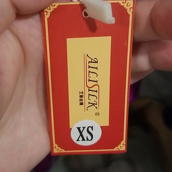 donated*⚡*'NEW* 100% Silk mini skirt - Picture 2 of 3